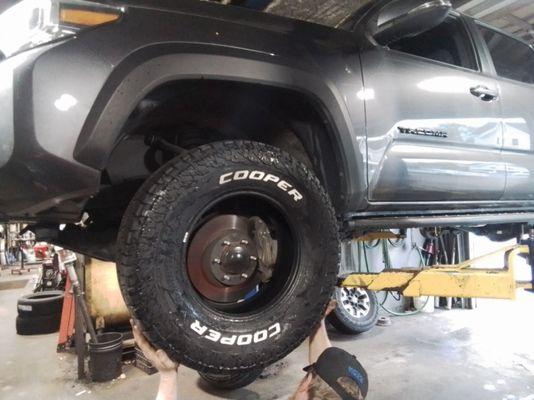 Leo And Eds Auto Service