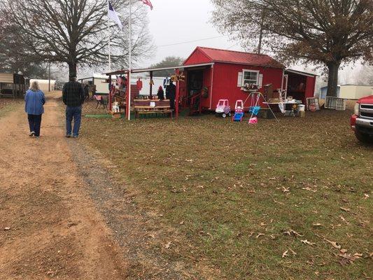 Bonnie & Clyde Trade Days & RV Park