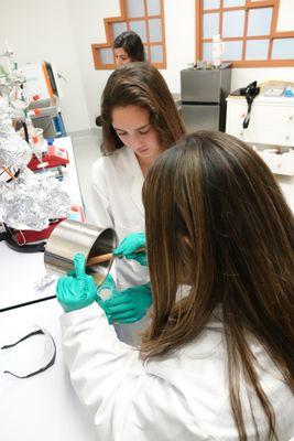 Mixing moisturizer with the scent