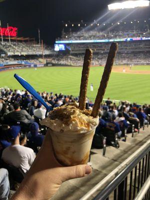 Funky money frozen yogurt with banana compote and peanuts, plus caramel and pretzels. Awesome combo!