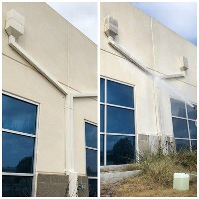 Commercial building low pressure soft wash treatment