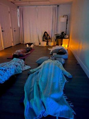 intimate soundbath in session