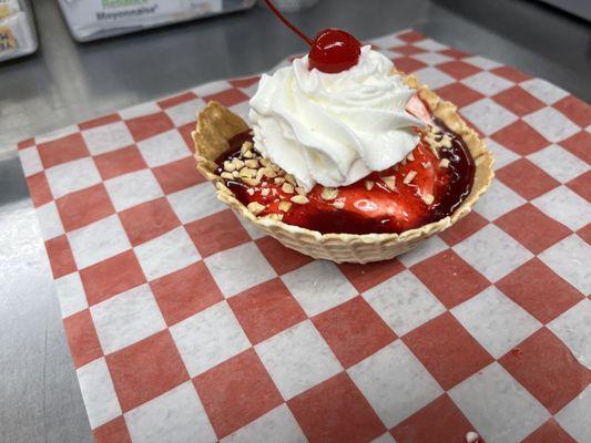 Waffle cone sundae