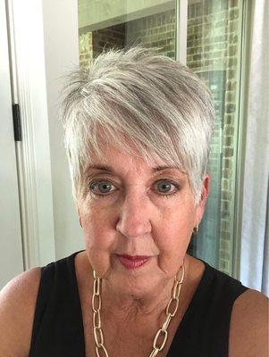 Today I had an awesome haircut experience. If you want a cute short cut see Quinn.