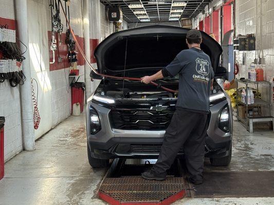 We are always ready to service your car fast! Most vehicles are serviced in 10-minutes or less, which includes fluid top-offs.