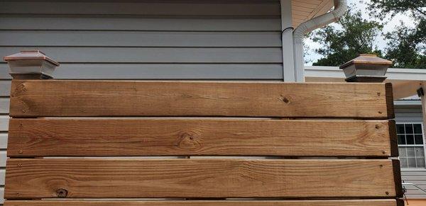 6' Horizontal wood with solar power caps.