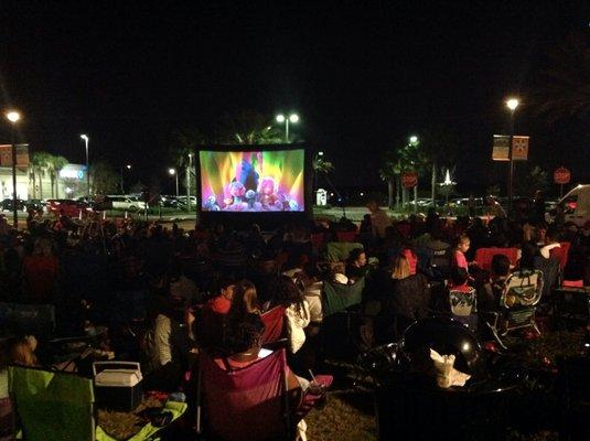 Beautiful Florida weather for an outdoor movie! Trolls movie at the Windermere Groves February 2017