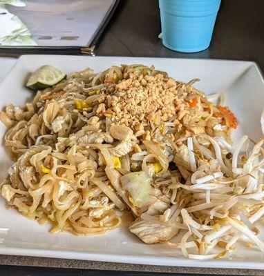 Pad Thai with chicken