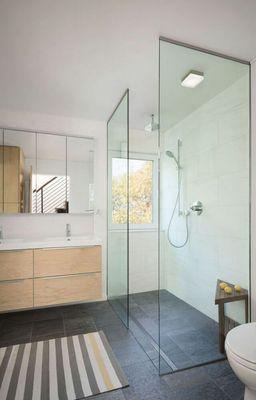 Walk-in glass shower