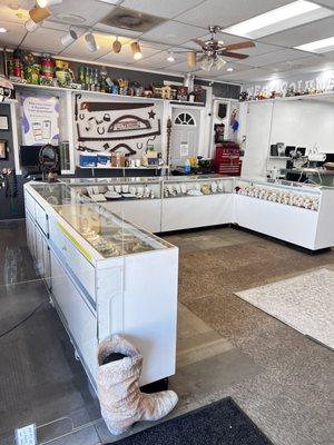 West Columbia Pawn Guns & Jewlery