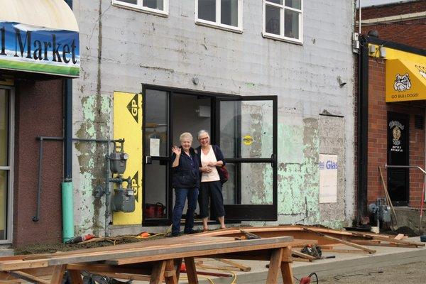 Our OCCU Montesano branch volunteered there time to help the Montesano Community Center move into their new location.