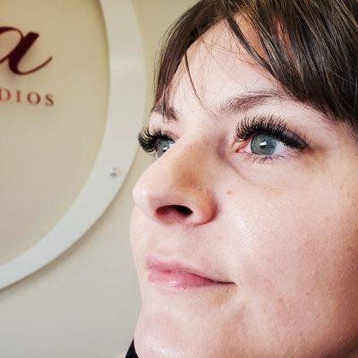 Hybrid Extended Refill! An extended refill gives you 30 extra minutes of lash time.