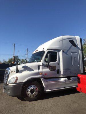 Brough my truck for a tint job today, guys are friendly. It was professionally installed. quick service and reasonable prices