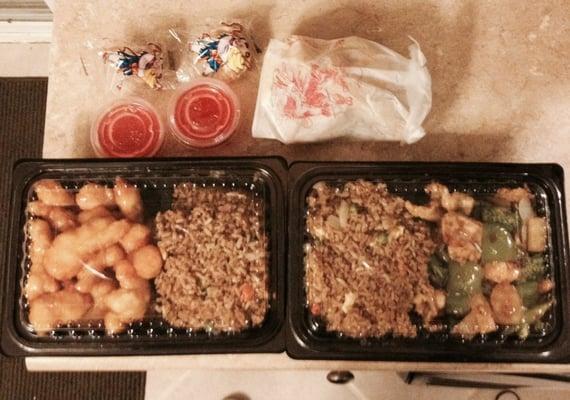 Dinner combos: honey chicken & szechuan chicken (comes w crab rangoon & egg rolls)