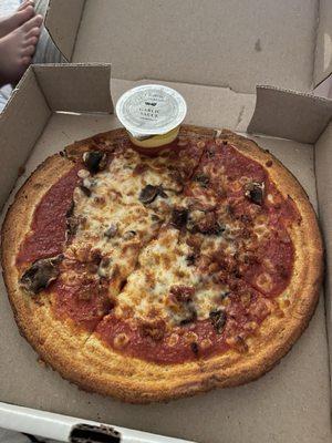 Cauliflower crust, hardly any cheese, burnt past crispy- disappointing in every way