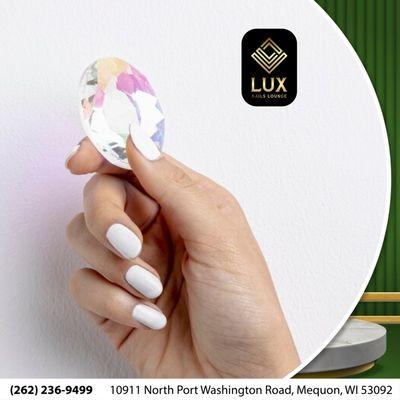 Pretty hands, all eyes on you! Refined nail service with modern techniques. Call now!