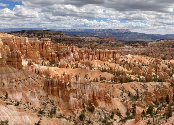 Fairyland Canyon looking southeast at north end of the hike
