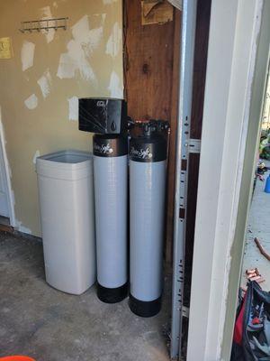 RainSoft EC4 and QRS water treatment systems in garage