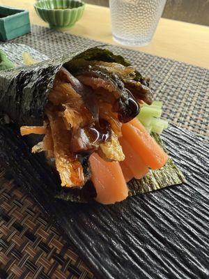 Smoked salmon hand roll