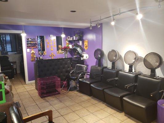 R Blessed Hands Hair Studio