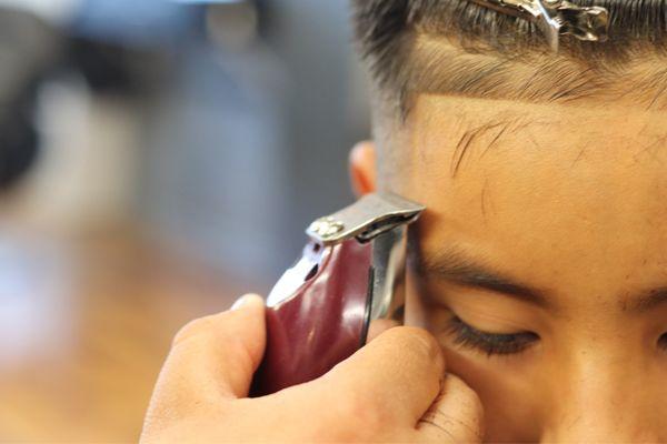 Blurry fades and clean lineups. Book your appointment ahead of time.
Stay connected on Instagram @abarbernamedbraulio