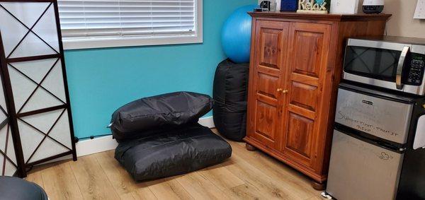 This is an open area for play therapy and/or other activities for counseling.