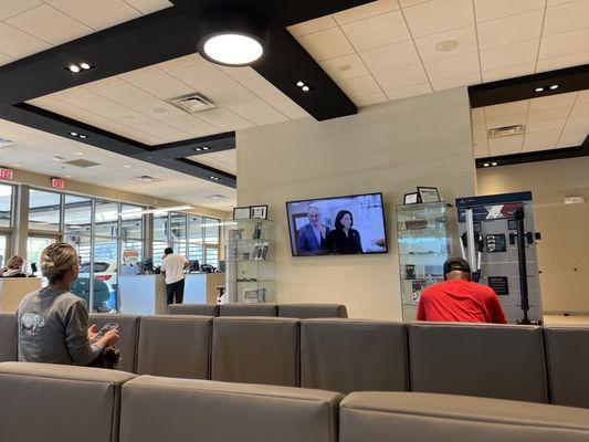 Service waiting center