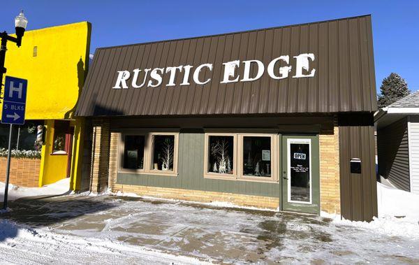 Rustic Edge Floral and Decor