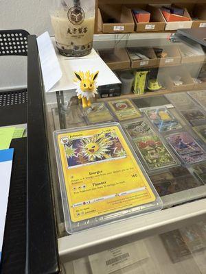Jolteon figurine and card