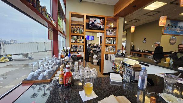 Awesome bar upstairs. Todd is the best bartender!