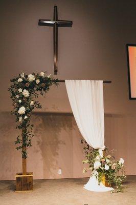 Unsymmetrical arch for my wedding :) it was so pretty.