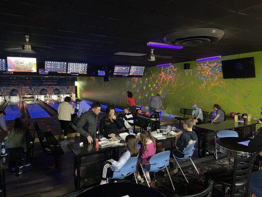 Fox's Alley Bowling, Bar, & Grill