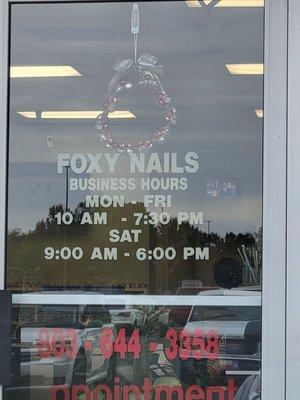 Foxy Nails