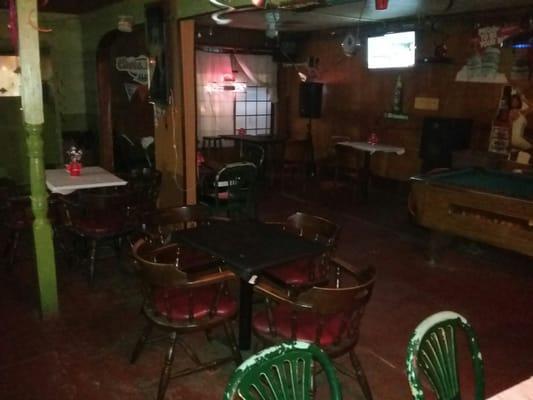 Interior just after opening.. Friday nights in the summer food gets going 9:30. Doors open around 8 pm.