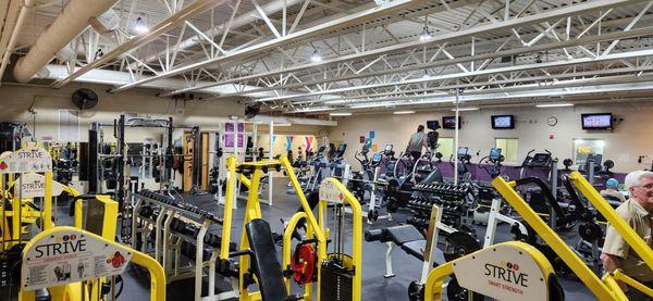 State-of-the-art fitness floor.