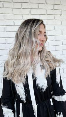 Lived in Platinum blonde Foilyage