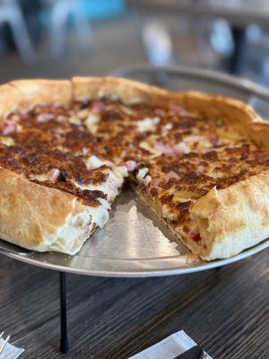 Part of the deep dish pan pizza it's pretty good. Cross is nice and fluffy and crunchy.