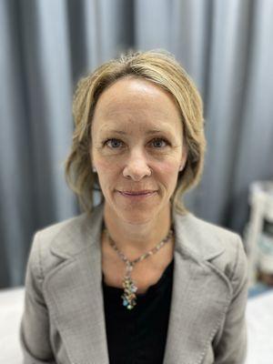 Natural soft volume with Moca brown color lash extensions done by Hong