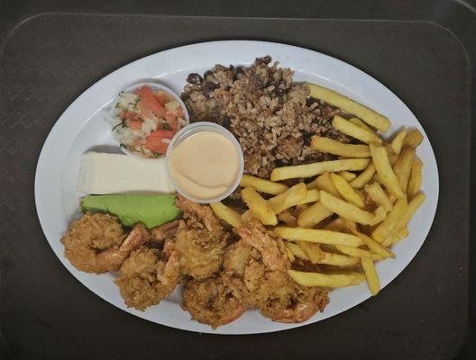 Camarones empanizadas con arroz en coco una delicia