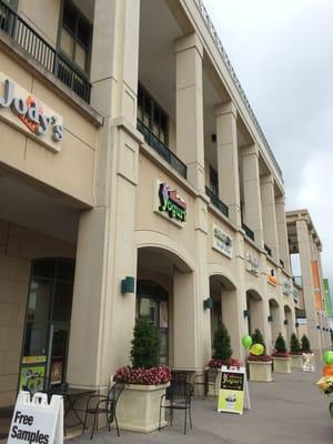 Exterior shops at 31 Ocean