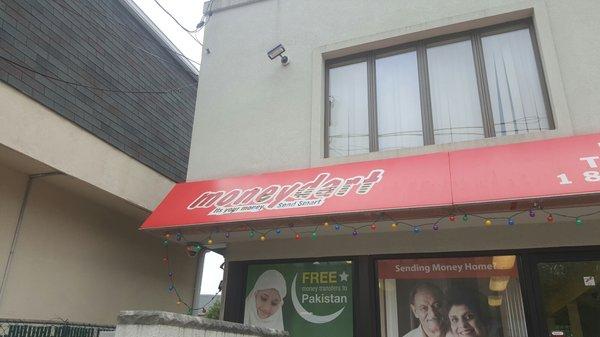 Don't know why the bad review, but they gave me the best exchange rate in the area (better than my bank) and no fees to boot!