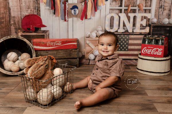 AMARILLO TEXAS PHOTOGRAPHER BRITTANI PREECE PHOTOGRAPHY ONE YEAR MILESTONE PHOTOSHOOT IDEAS
BASEBALL ONE YEAR SESSION