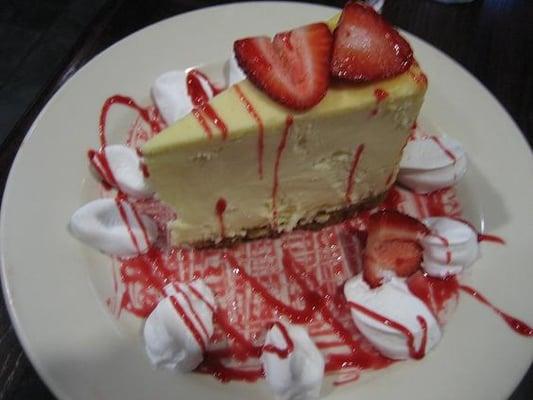Cheesecake w/berry sauce