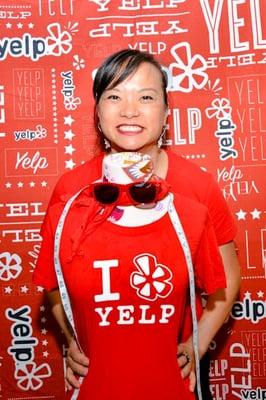 Vicky L helping Hanna out with her head problems