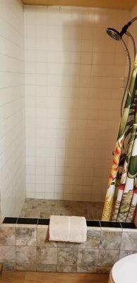 Japanese style furo shower tub