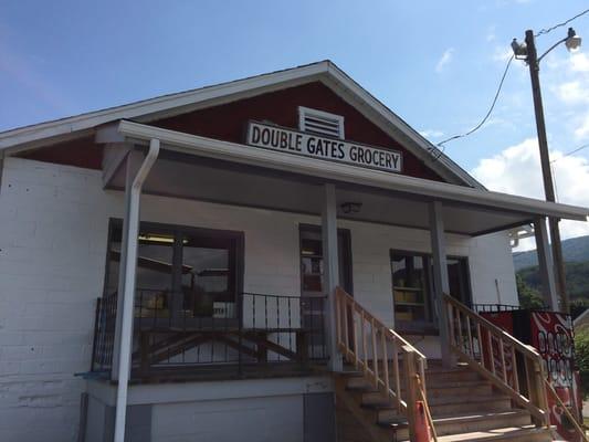 Historic store located in nice community in Bluefield, Virginia, along the old Fincastle Turnpike.