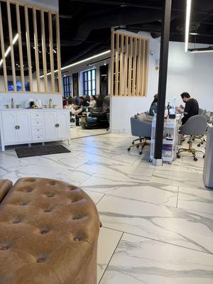 Large, immaculately clean salon