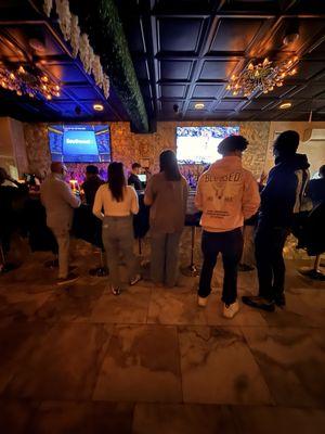 Lionz Den Restaurant & Bar