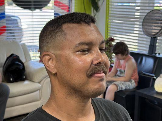 Natural Beauty Salon/massage & Barber Shop