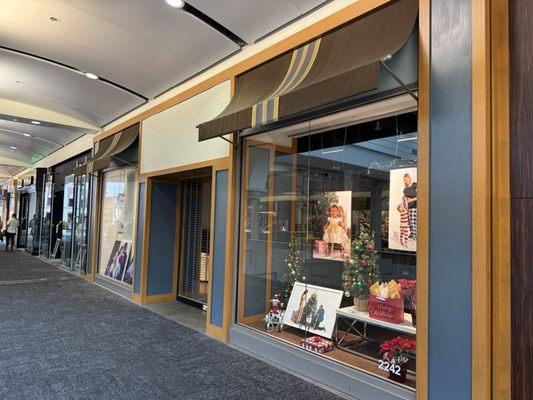 Location is now "JustShootMe Photography" (12/26/25)